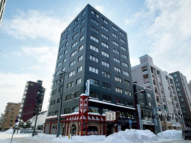 【外観】 | 大輝ビル | シンプルで洗練されたマンション外観は、住む人のセンスを引き立て、落ち着いた雰囲気を提供します。