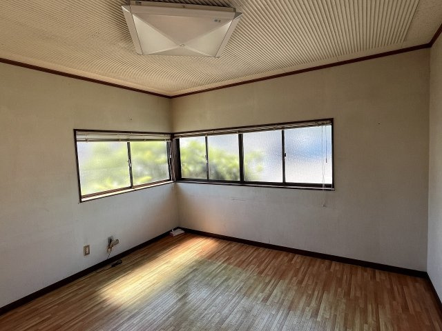 西伊豆町宇久須　倉庫の洋室