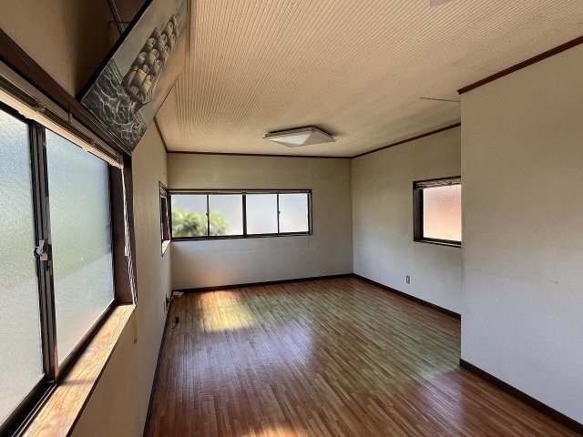 西伊豆町宇久須　倉庫の洋室