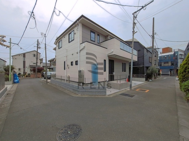 【前面道路含む現地写真】 | 練馬区土支田２丁目　新築戸建て | ゆとりある前面道路、車の出入りもしやすく安心感のある住環境