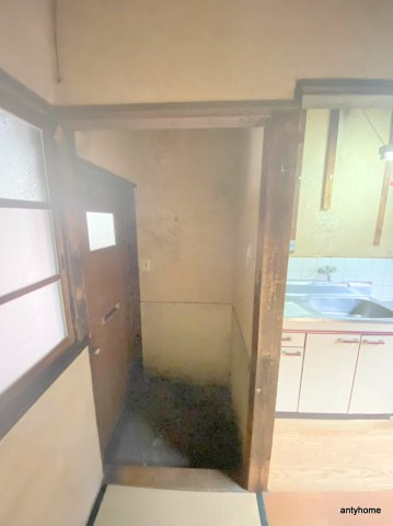 八坂荘　仲介手数料無料の玄関