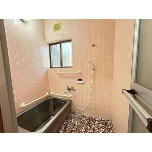 ガレージハウス明知の浴室