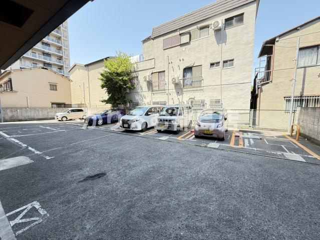 インターナショナル関目の駐車場