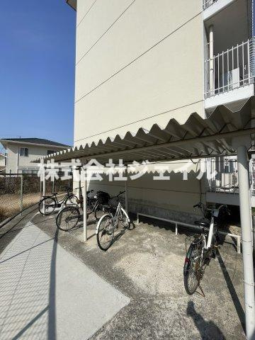 中古マンション　育英ハイツ三木の駐輪場