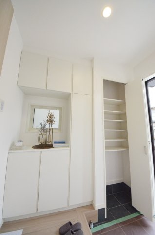 五月が丘二丁目の収納|広い玄関収納