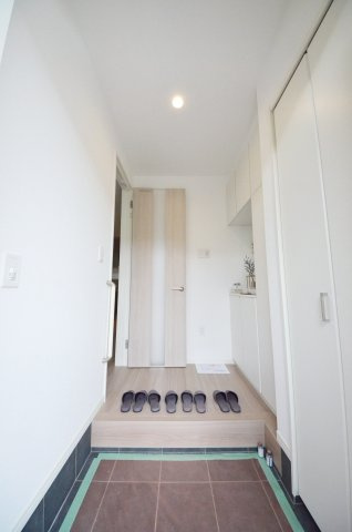 五月が丘二丁目の玄関|玄関には大容量のシューズボックス有