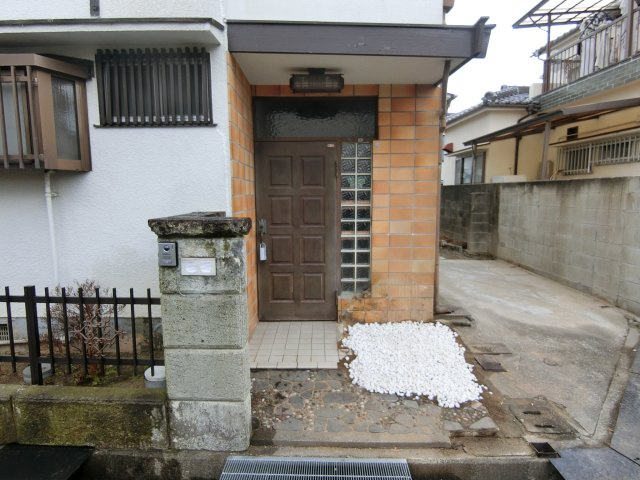 Fパレス富美ケ丘町のエントランス