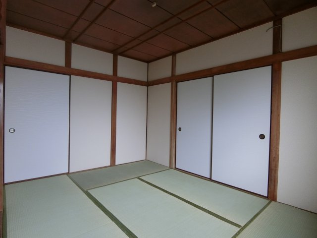 Fパレス富美ケ丘町の和室