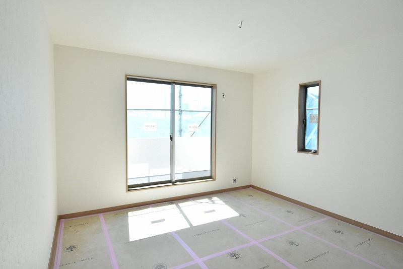 鴻巣市宮地２丁目　新築一戸建ての洋室|【建築中】2階洋室8帖