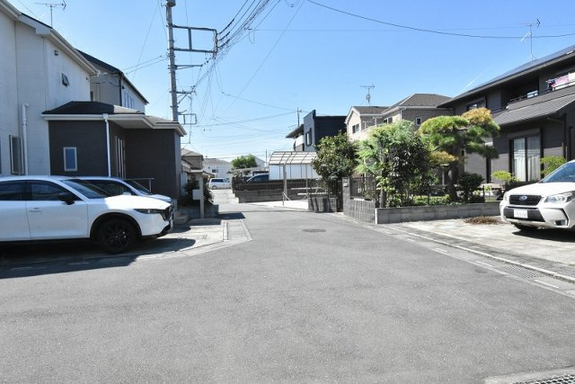 鴻巣市宮地２丁目　新築一戸建ての周辺|前面道路