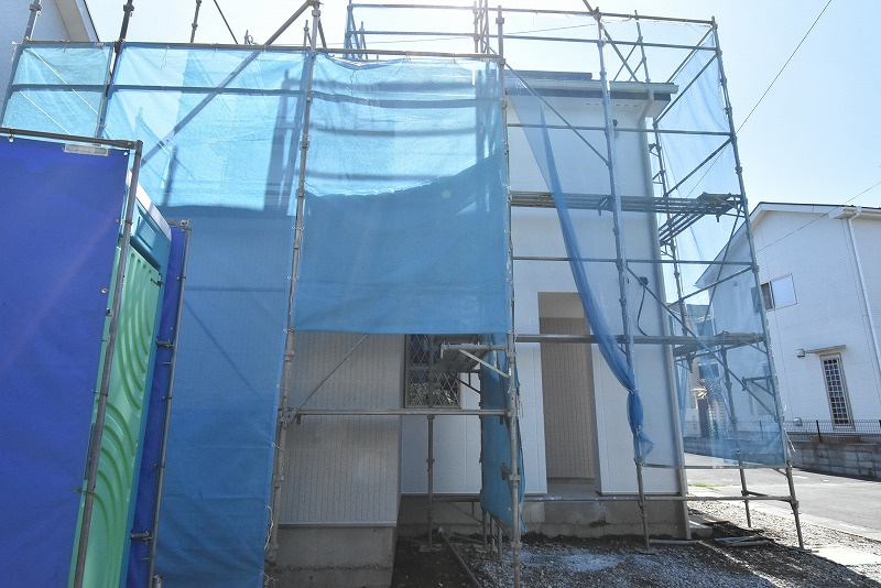 鴻巣市宮地２丁目　新築一戸建ての前面道路含む現地写真|北側の道路
