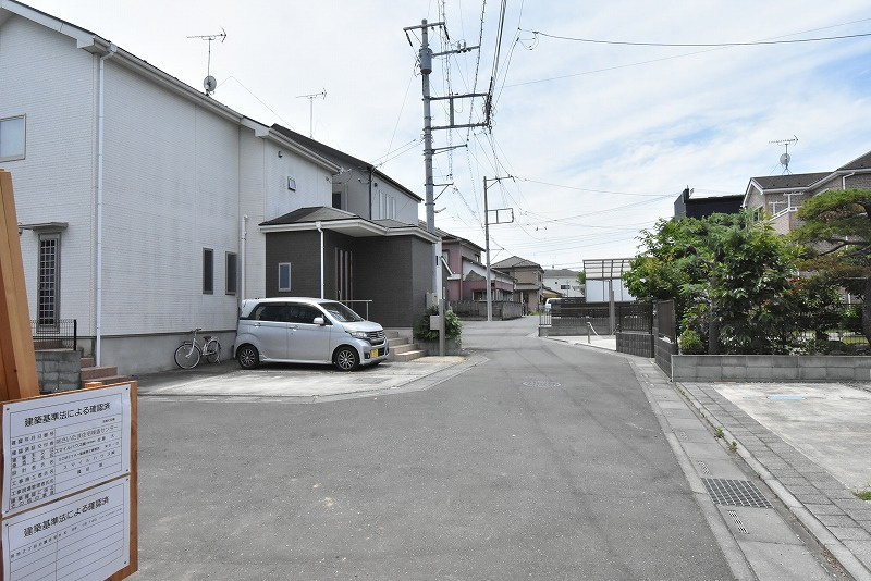 鴻巣市宮地２丁目　新築一戸建ての周辺|前面道路