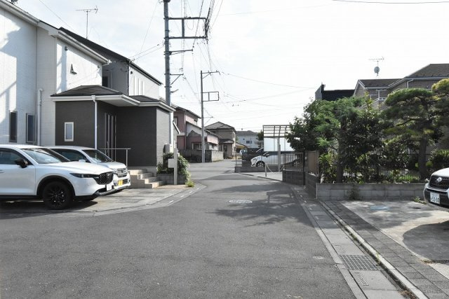 鴻巣市宮地２丁目　新築一戸建ての周辺|前面道路
