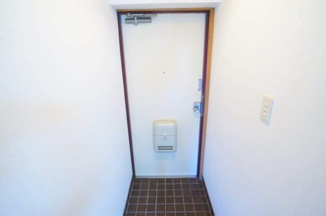 マンション芝の玄関