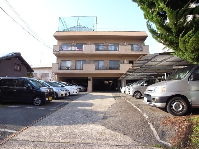 マンション芝の駐車場