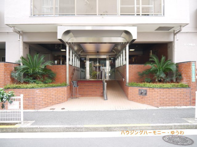 【その他共用部分】 | トーア駒込マンション | タイル張りのエントランスは、バリアフリー仕様です。