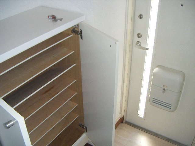 ハス　ニューハウンの玄関|下駄箱付きです。