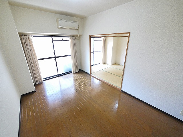 カサグランデ（大宮町）の居間・リビング