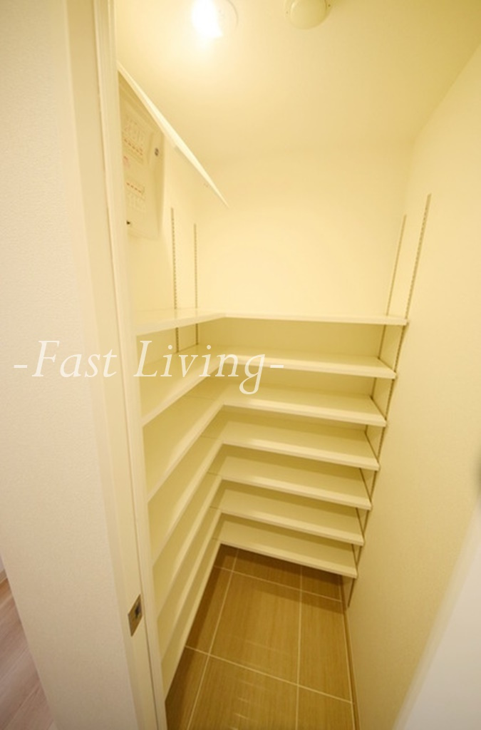 コートヒル本郷の玄関