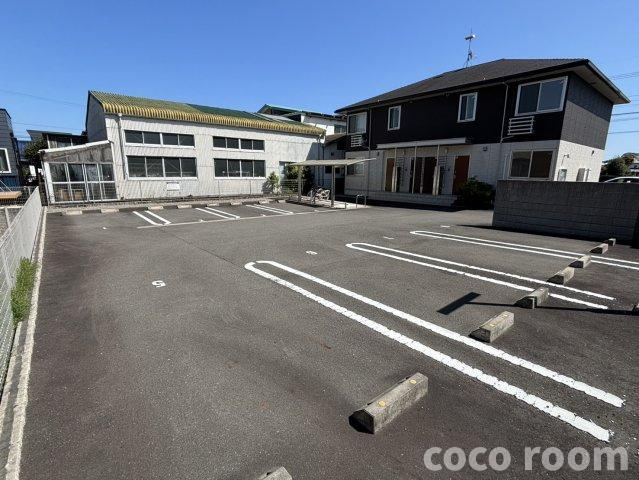 プレジール　Bの駐車場