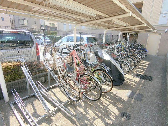 クレッセント池上Ⅱのその他共用部分|屋根付きの駐輪場