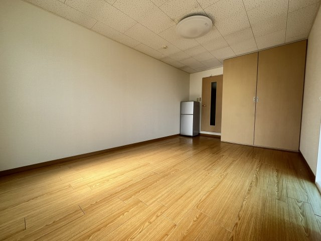 【居間・リビング】 | サンハイツ甲陽園 | こちらのリビングで趣味の時間をお楽しみください
