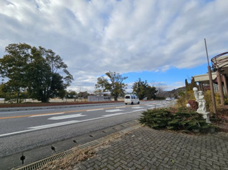 【展望】 | びわ湖岸道路に面する店舗 | 物件の前にクラブハリエの入り口があります