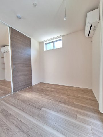 有栖川Ｈｅｉｇｈｔｓの寝室|★明るいフローリングの角部屋です★