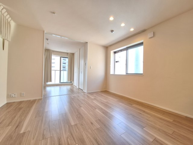 有栖川Ｈｅｉｇｈｔｓの洋室|★明るいフローリングの角部屋です★