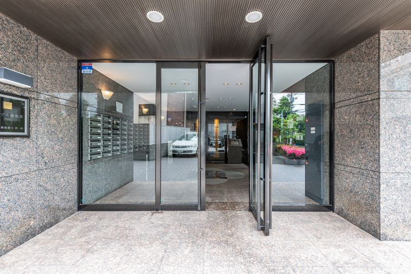 ルーブル南池袋のエントランス