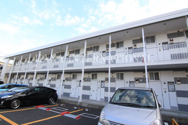 草加市草加３丁目のアパートの駐車場