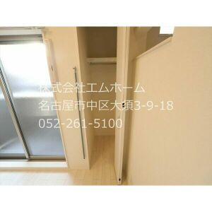 グラン新守山　(金屋B棟　2棟並び西側)の収納