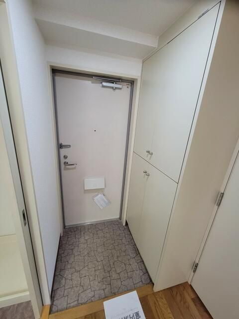 マンションベルベルの玄関