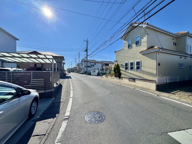 つくば市高見原中古戸建の前面道路含む現地写真