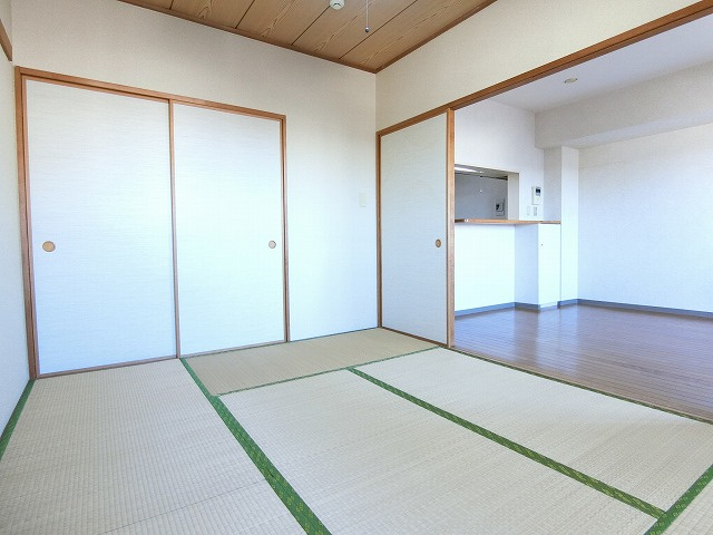 コスモ拝島の寝室