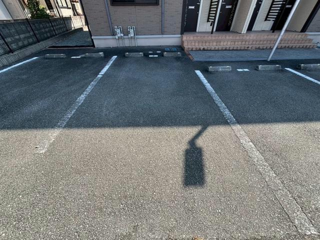 WIT　NANAの駐車場