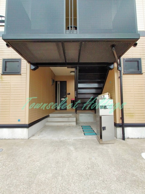 フィオーレ湘南山手　A棟のエントランス