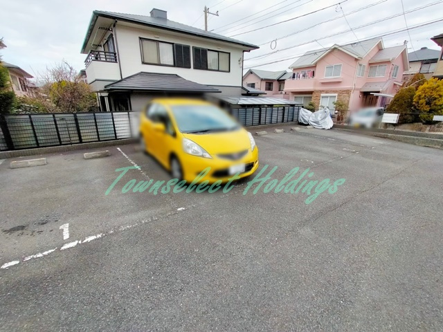 フィオーレ湘南山手　A棟の駐車場