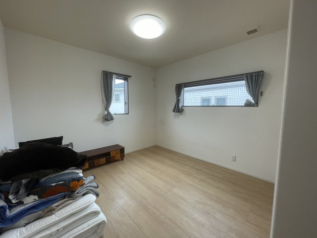 高崎市箕郷町柏木沢ガレージ付きの家の洋室|子供部屋はシンプルに！