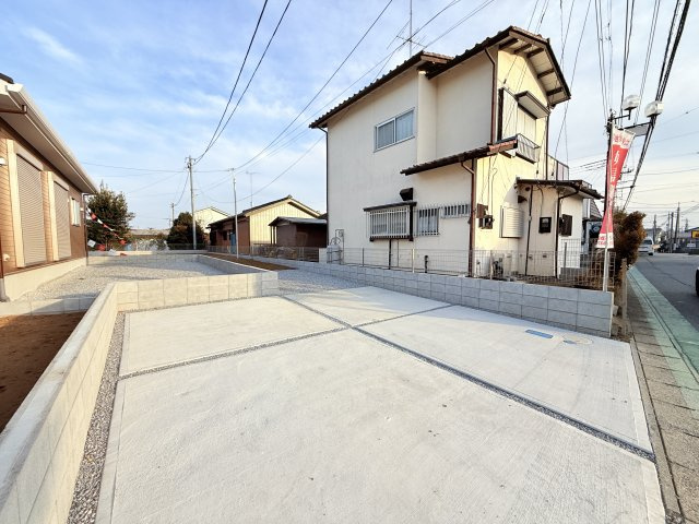 常総市豊岡町3期　新築戸建て　2号棟の駐車場