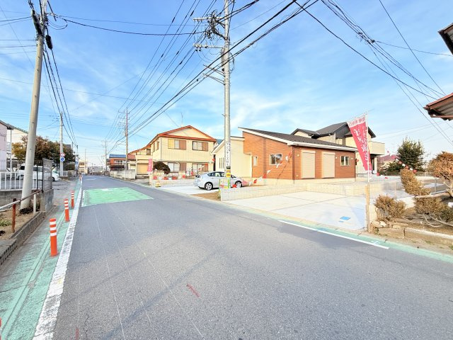 常総市豊岡町3期　新築戸建て　2号棟の前面道路含む現地写真