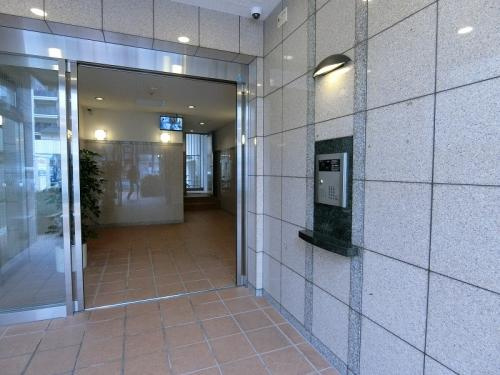 THビルのロビー|オートロック、ＴＶモニターインターホン、宅配ボックス、便利機能で設備も充実しています♪