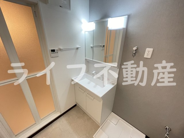 ヴァローレ布施の独立洗面台|朝の支度にも助かる、独立の洗髪洗面化粧台