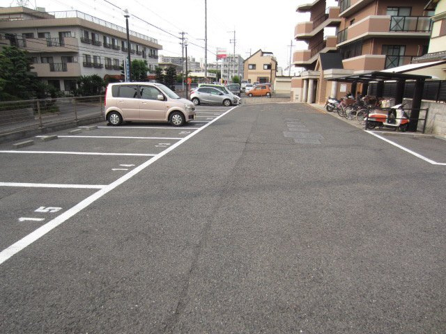 【駐車場】