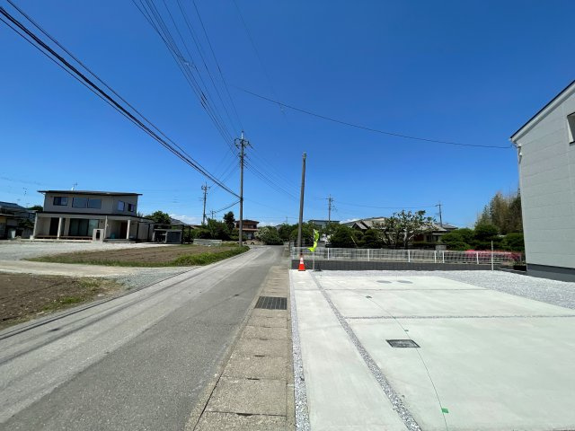 新築戸建・新築建売　太田市第1花香塚町　綿打小学校・綿打中学校の前面道路含む現地写真|車通りも落ち着いているので安心して生活ができます！
