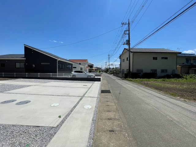 新築戸建・新築建売　太田市第1花香塚町　綿打小学校・綿打中学校の前面道路含む現地写真|お子様のいるご家庭でも安心して過ごせそうですね！