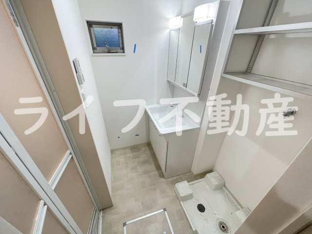 クリエオーレ小若江の洗面所|ゆったりとスペースのある洗面所