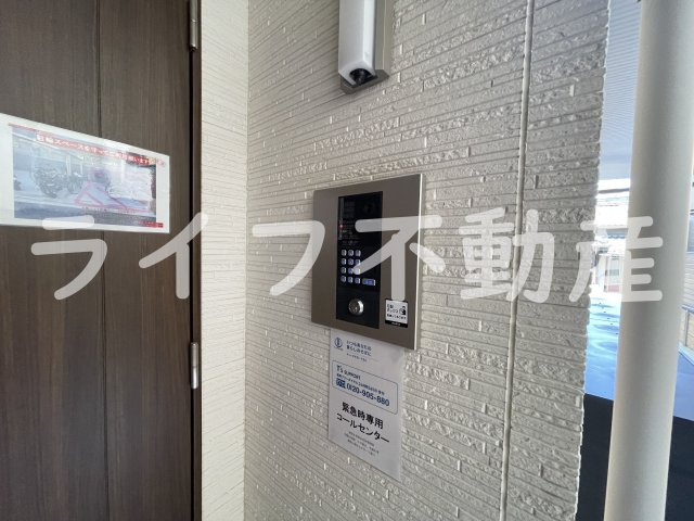 クリエオーレ小若江のエントランス|清潔なエントランスです