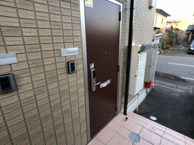 Ｄ－ｒｏｏｍ清水のエントランス|エントランス