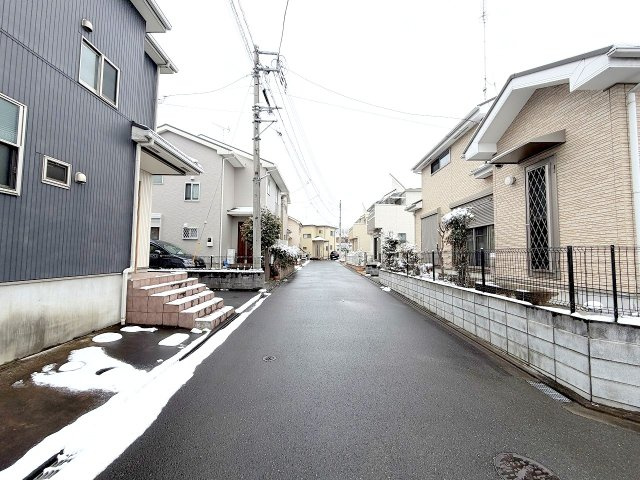 あきる野市野辺　リフォーム住宅の前面道路含む現地写真